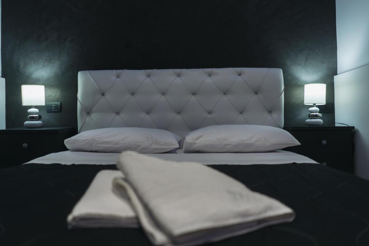 Dl Luxury B&B เนเปิลส์ ภายนอก รูปภาพ